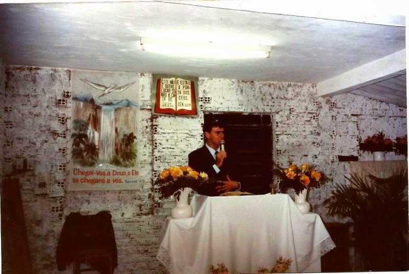 4 PASTOR CLAUDENIR PREGANDO NA EPOCA  OCUPAVA O CARGO DE PRESBIT